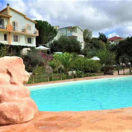Charmante In Mit Terrasse, Garten Und Gemeinschaftlichem Pool Und Meerblick *